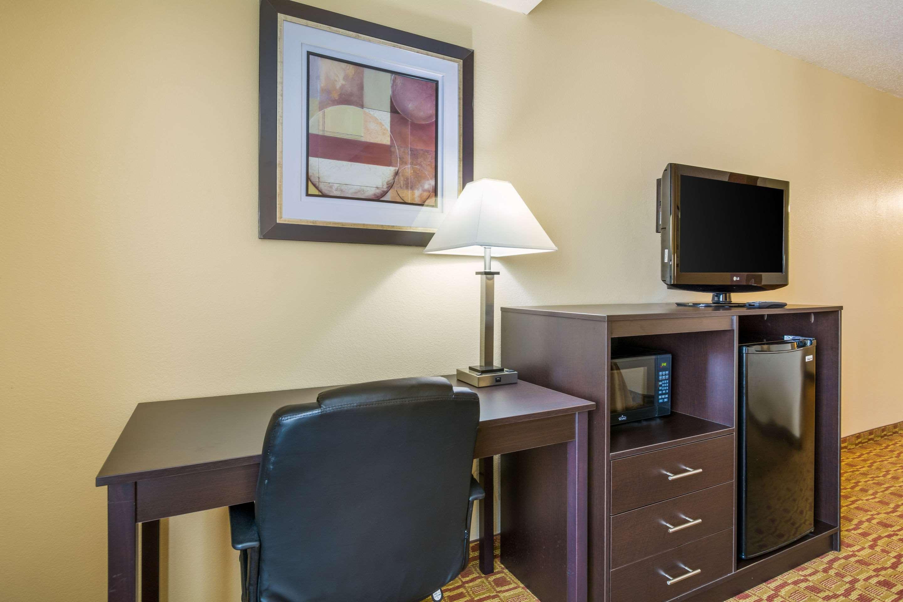 Quality Inn & Suites Sellersburg Exterior foto