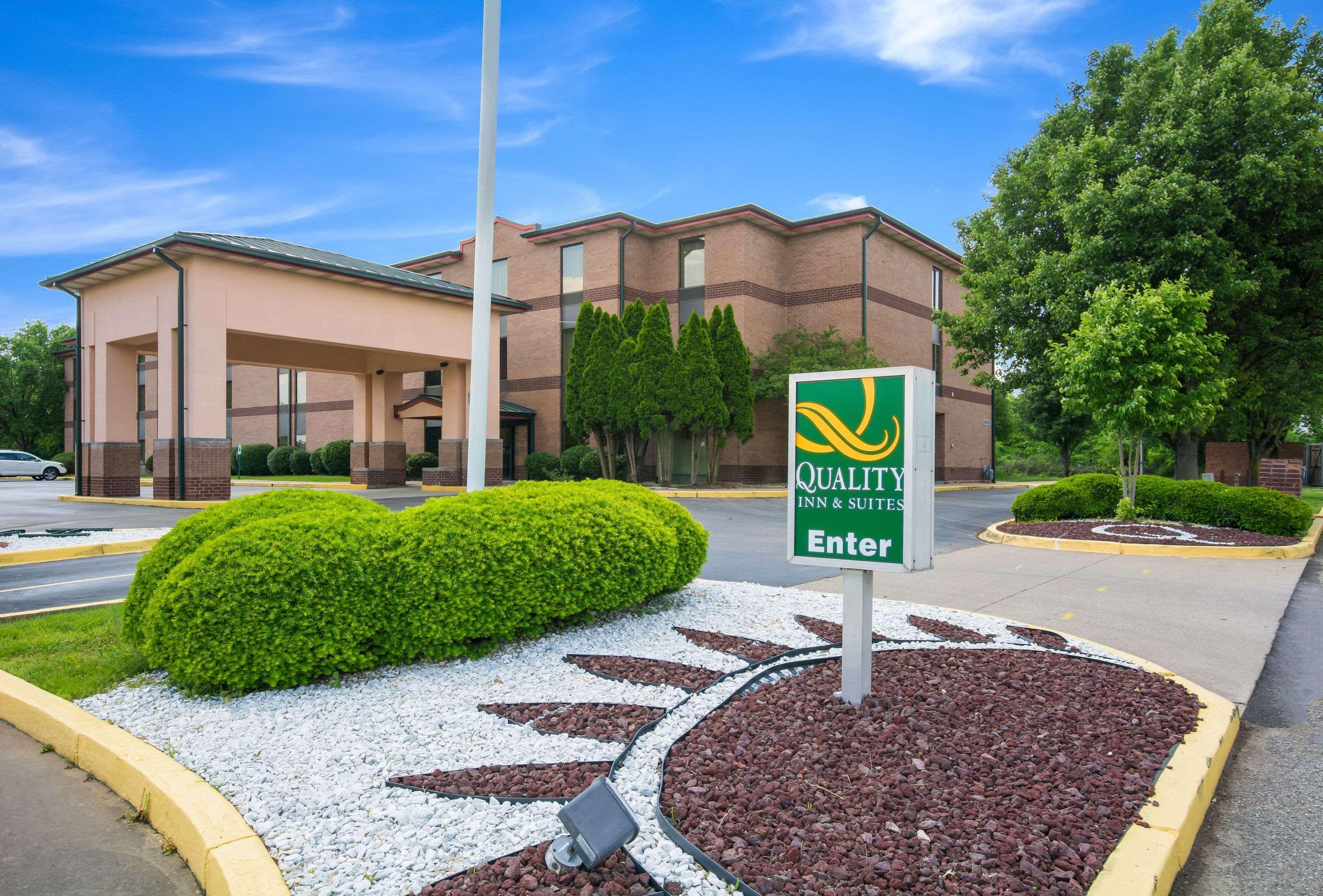 Quality Inn & Suites-Sellersburg Exterior foto